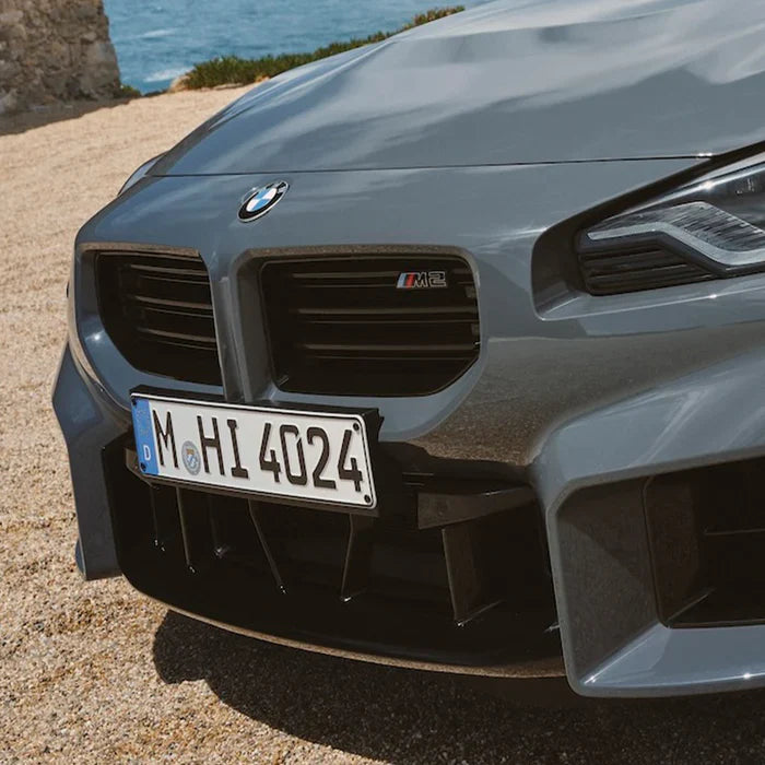 Laden Sie das Bild in Galerie -Viewer, BMW M2 LCI Badge Grill schwarz glanz/silber / Schriftzug Grill Front für BMW M2 G87 - 51137907771