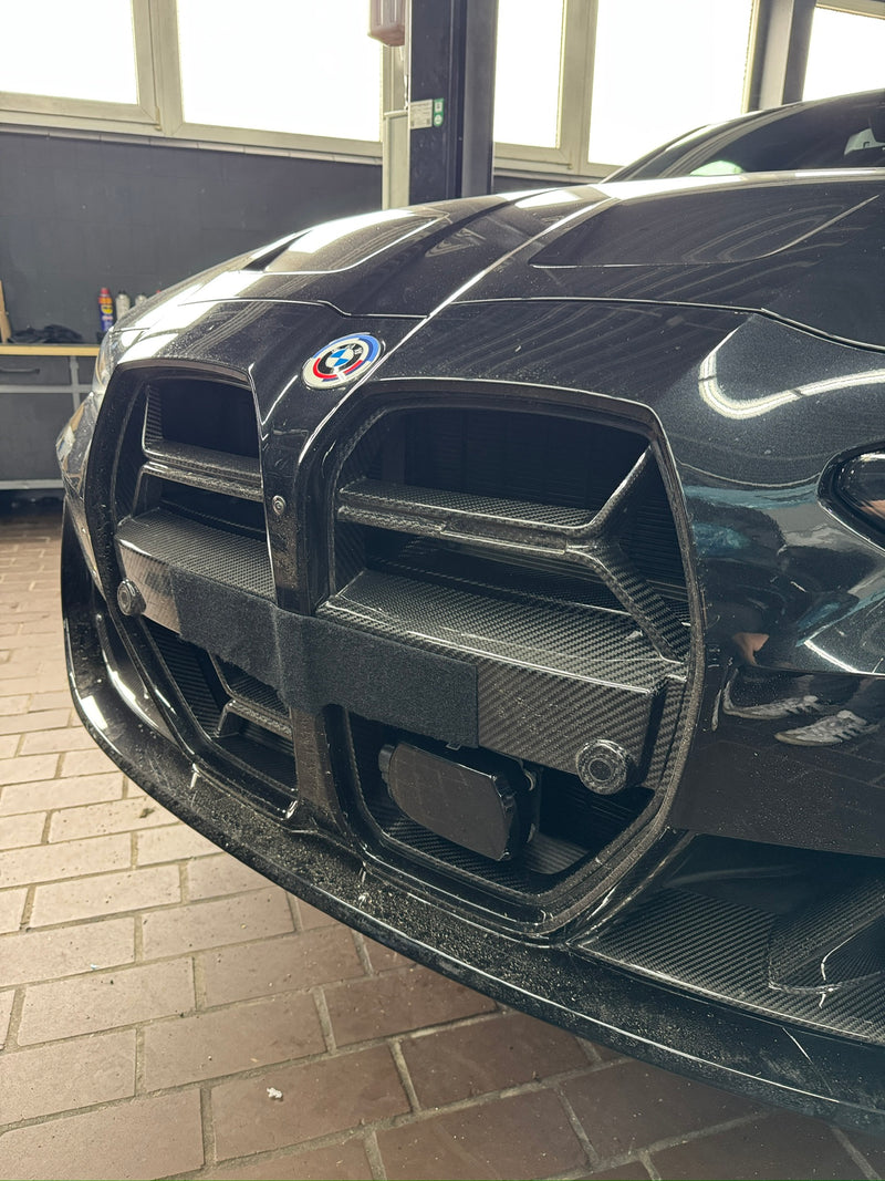 Laden Sie das Bild in Galerie -Viewer, Mach 4 Abdeckung Pralldämpfer Stoßstange Grill Carbon/schwarz glanz / Carbon/gloss black impact absorber cover für BMW M3 G80/G81 / M4 G82/G83