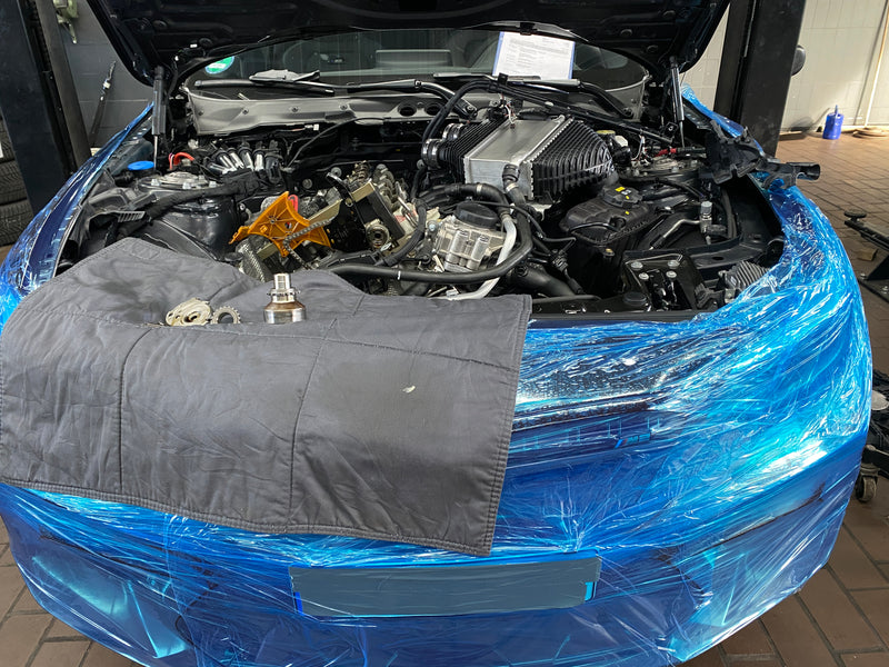 Laden Sie das Bild in Galerie -Viewer, H&H Performance Schutzfolie / Werkstatt - Unsere blaue Schutzfolie für Hochwertige Fahrzeuge