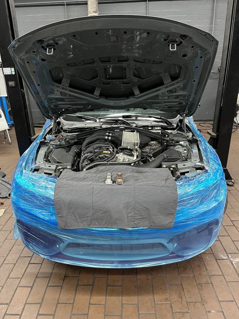 Laden Sie das Bild in Galerie -Viewer, H&H Performance Schutzfolie / Werkstatt - Unsere blaue Schutzfolie für Hochwertige Fahrzeuge