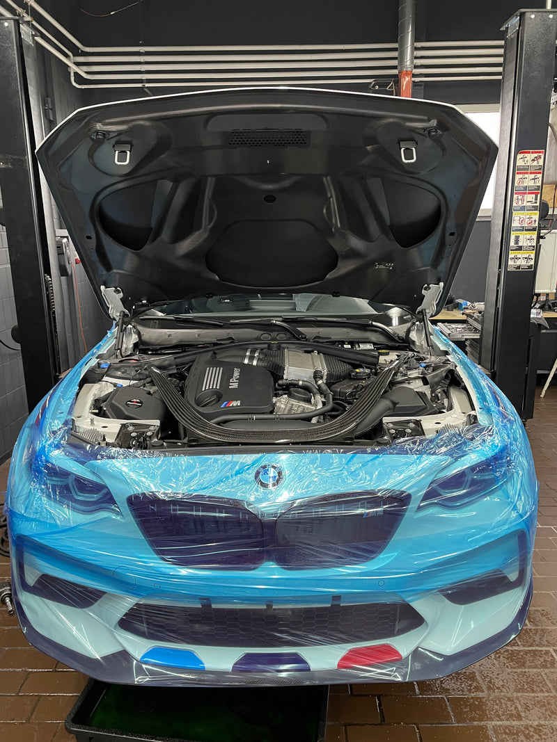 Laden Sie das Bild in Galerie -Viewer, H&H Performance Schutzfolie / Werkstatt - Unsere blaue Schutzfolie für Hochwertige Fahrzeuge