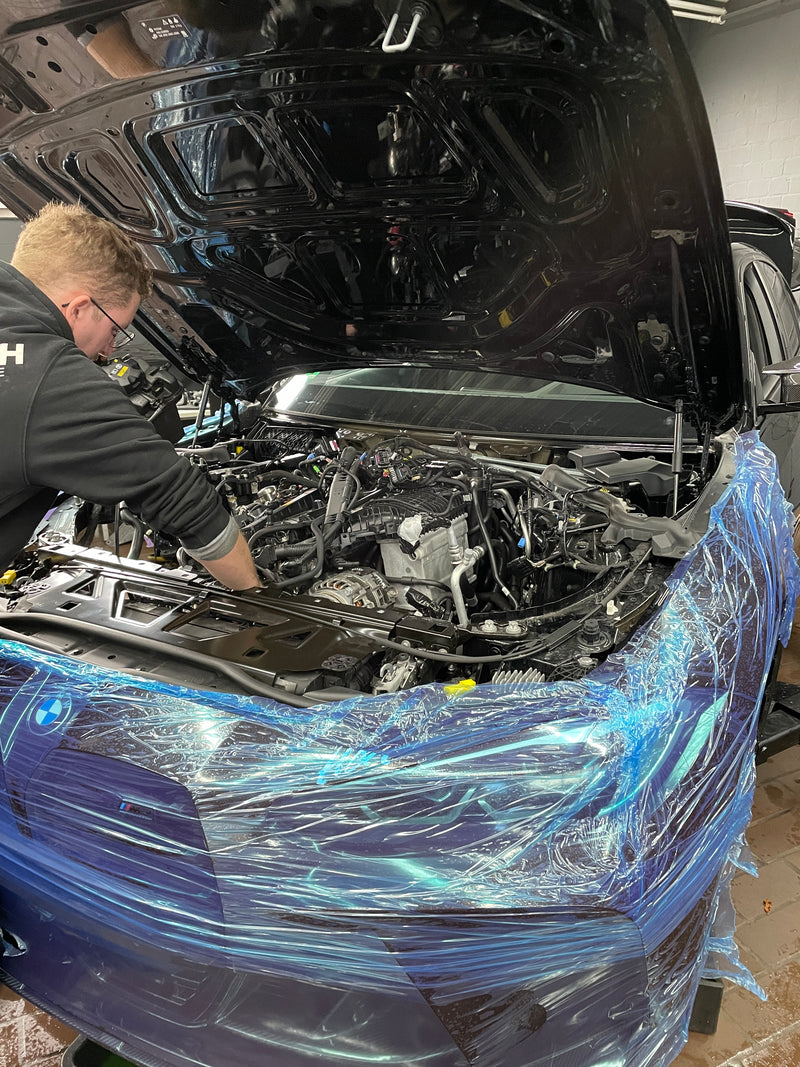 Laden Sie das Bild in Galerie -Viewer, H&H Performance Schutzfolie / Werkstatt - Unsere blaue Schutzfolie für Hochwertige Fahrzeuge