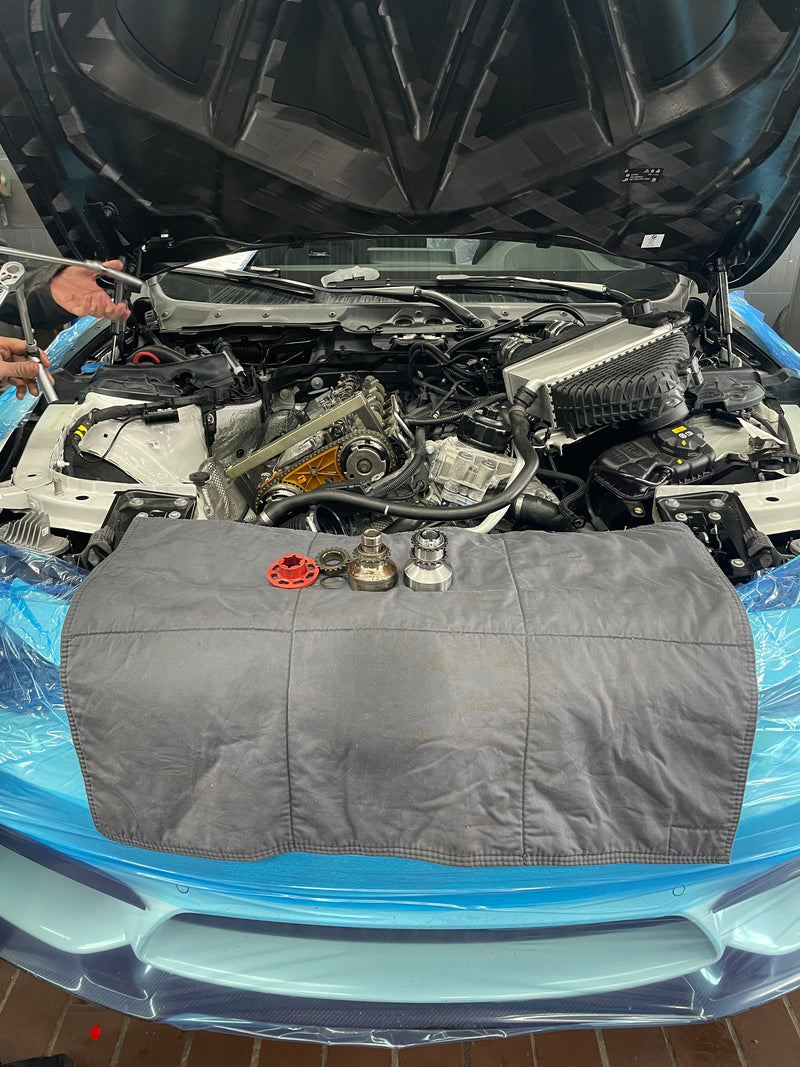 Laden Sie das Bild in Galerie -Viewer, H&H Performance Schutzfolie / Werkstatt - Unsere blaue Schutzfolie für Hochwertige Fahrzeuge