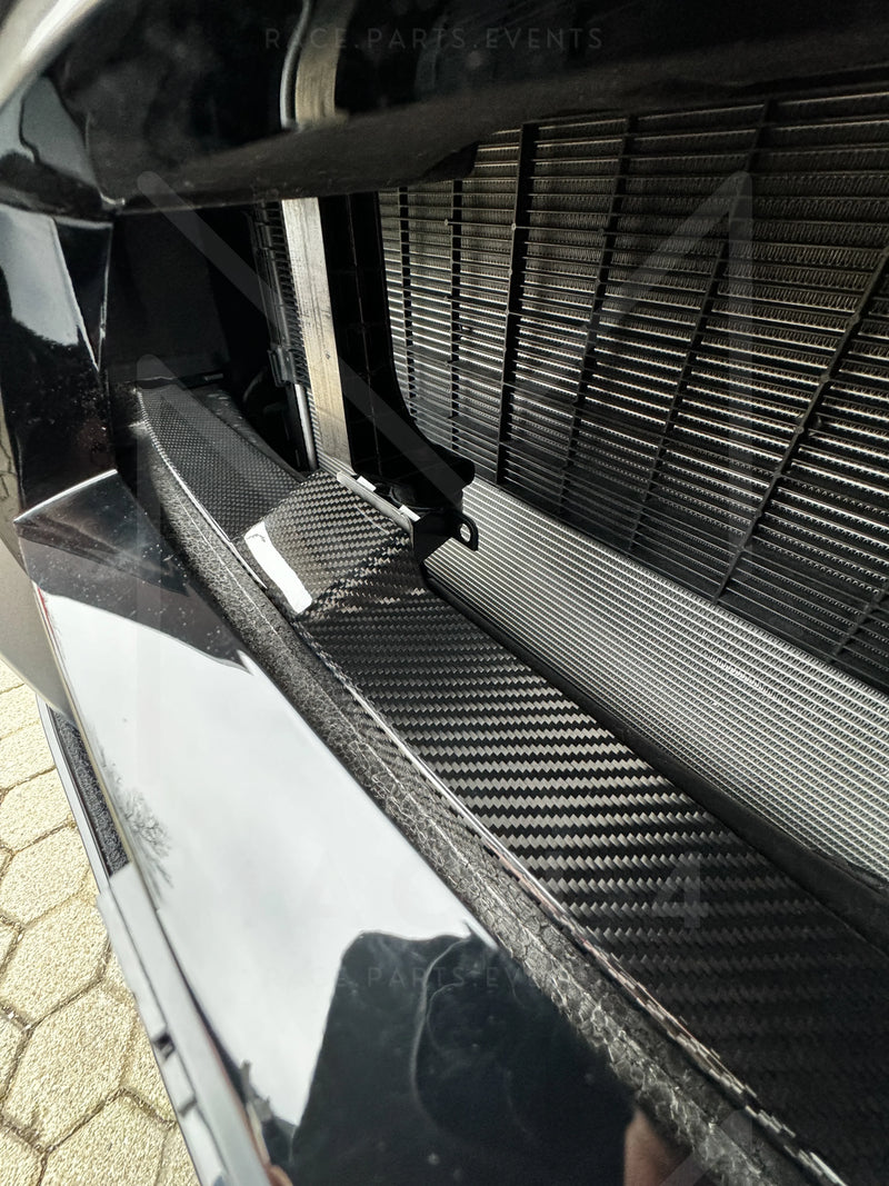 Laden Sie das Bild in Galerie -Viewer, Mach 4 Abdeckung Pralldämpfer Stoßstange Grill Carbon/schwarz glanz / Carbon/gloss black impact absorber cover für BMW M3 G80/G81 / M4 G82/G83